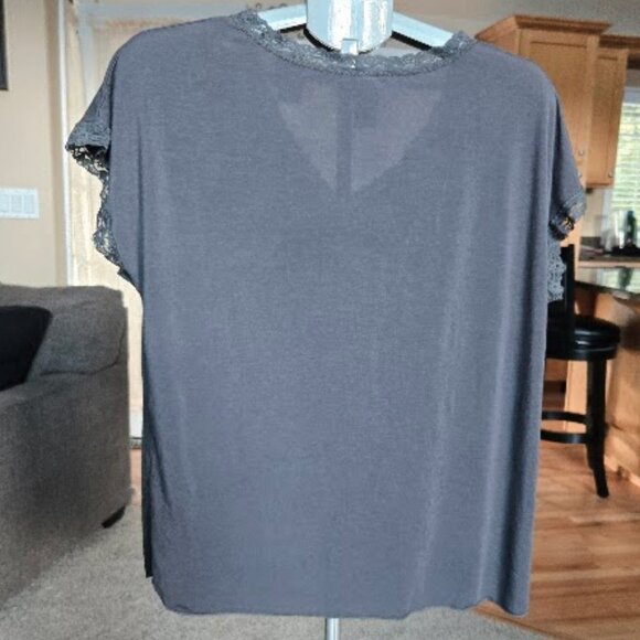 Barefoot Dreams sz medium Luxe Milk Jersey V Neck / lace short sleeve top - Picture 2 of 3